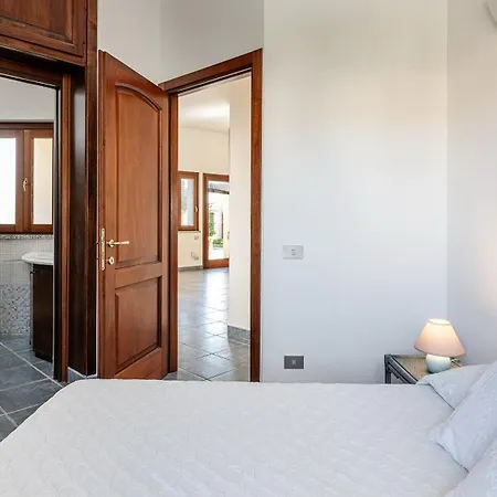 V32 Levante Villa Costa Rei